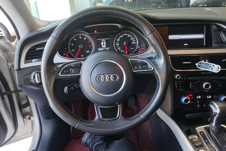 Used Audi A4L 2016 35 TFSI Collector's Edition Automatic Standard Model Steering Wheel