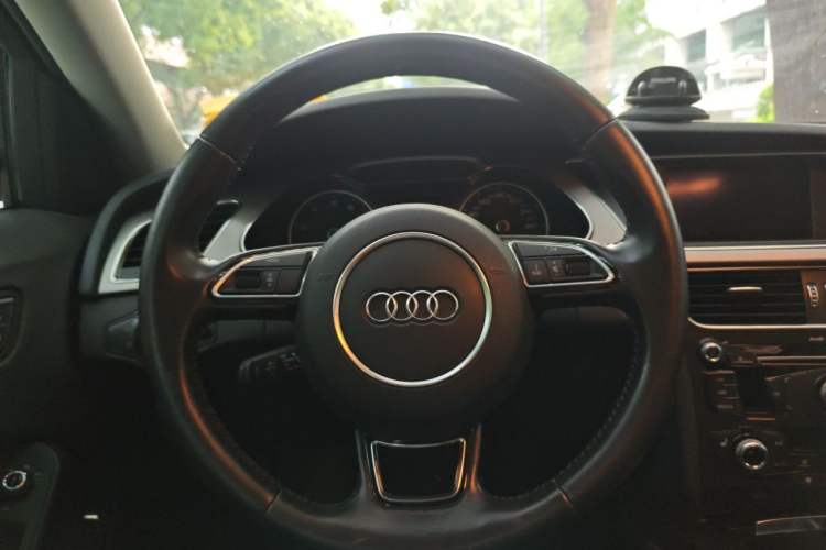 Used Audi A4L 2016 35 TFSI Collection Edition S line Comfort Model Steering Wheel