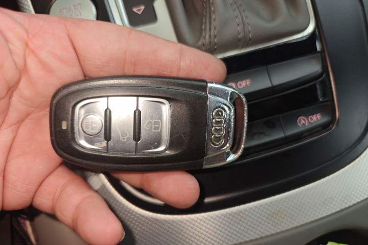 Used Audi A4L 2016 35 TFSI Collector's Edition Automatic Standard Model Vehicle Key