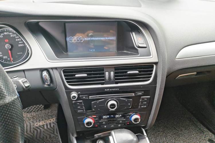 Used Audi A4L 2016 35 TFSI Collector's Edition Automatic Standard Model Audio And AC Panel