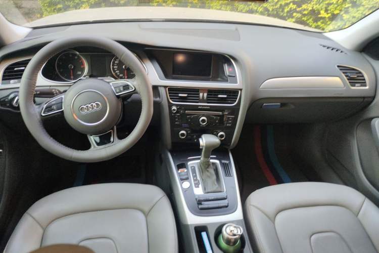 Used Audi A4L 2016 35 TFSI Collector's Edition Automatic Standard Model Center Console