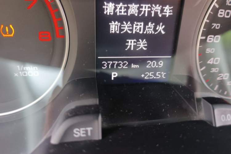 Used Audi A4L 2016 35 TFSI Collection Edition S line Comfort Model Odometer Close Up