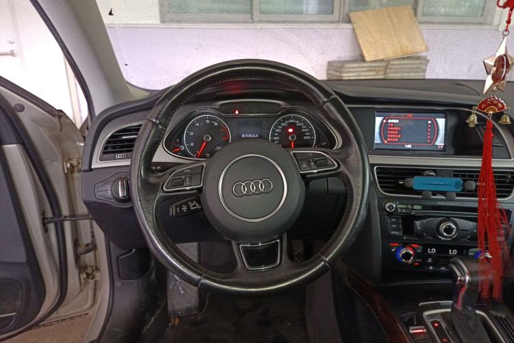 Used Audi A4L 2016 35 TFSI Collection Edition S line Comfort Model Steering Wheel