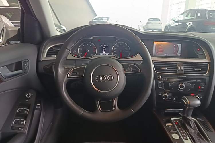 Used Audi A4L 2016 35 TFSI Collection Edition S line Comfort Model Steering Wheel