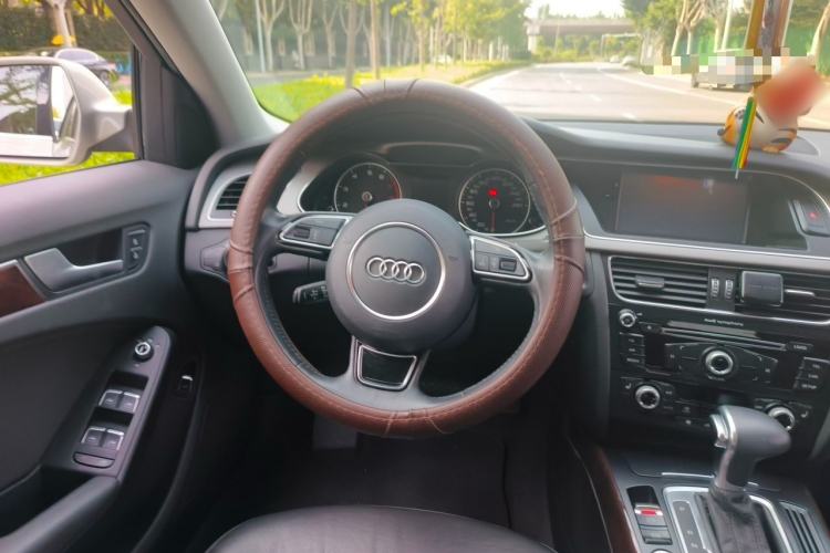 Used Audi A4L 2016 35 TFSI Collection Edition S line Comfort Model Steering Wheel