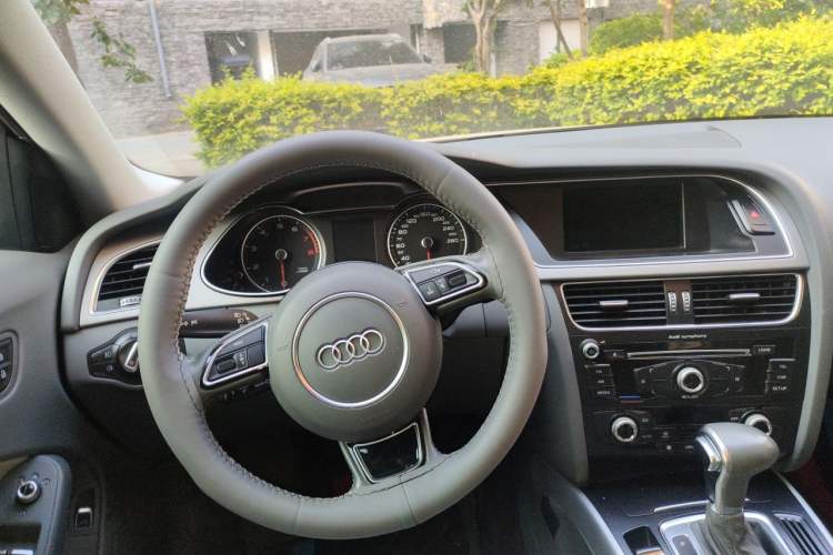 Used Audi A4L 2016 35 TFSI Collector's Edition Automatic Standard Model Steering Wheel