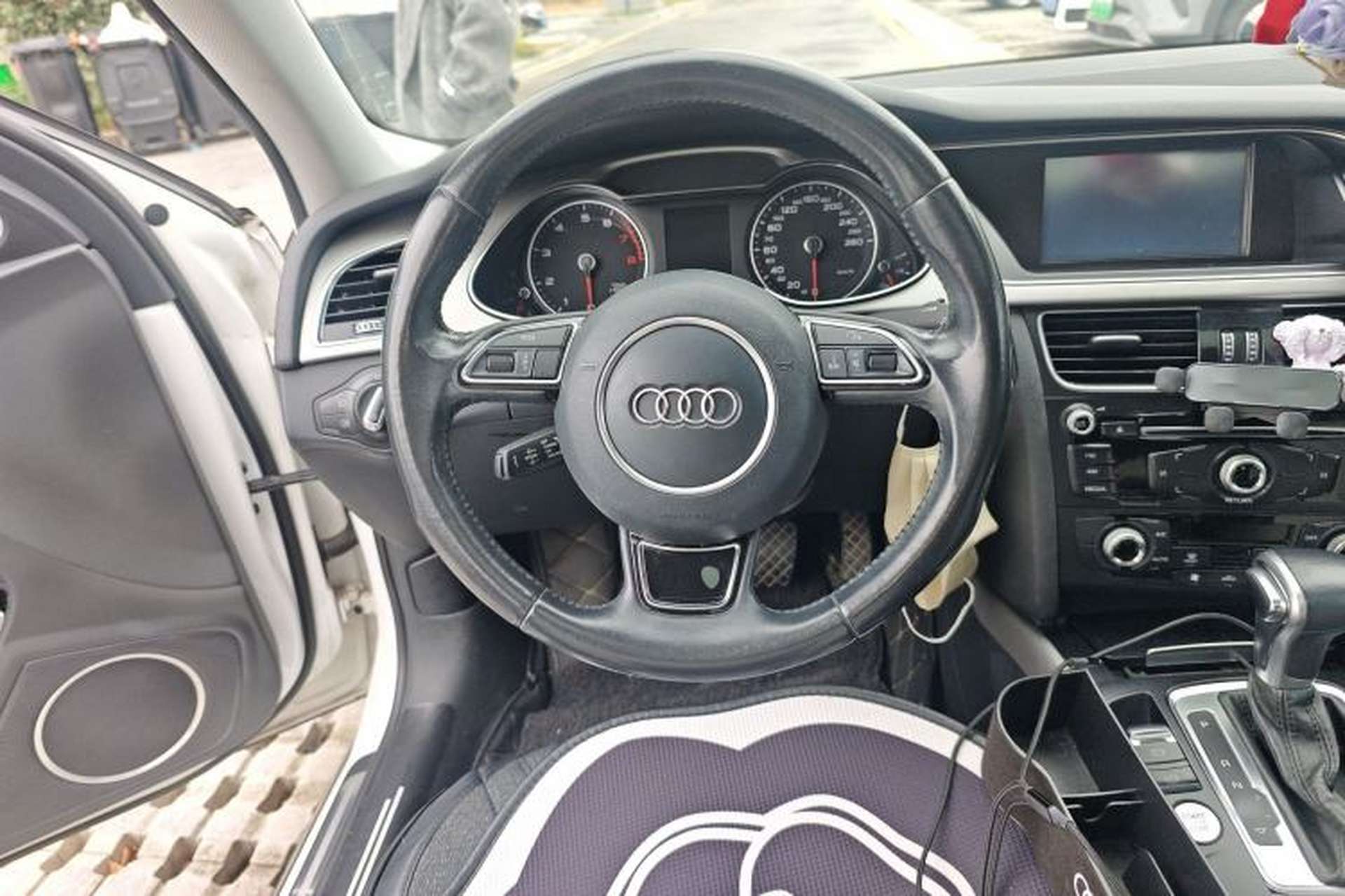 Used Audi A4L 2016 35 TFSI Automatic Standard Model Steering Wheel
