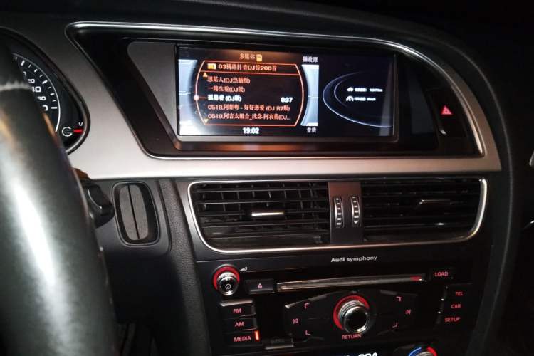 Used Audi A4L 2016 35 TFSI Collector's Edition Automatic Standard Model Audio And AC Panel
