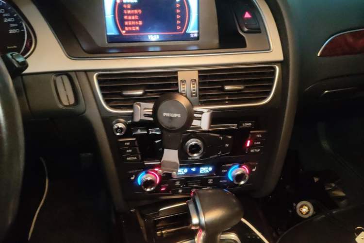 Used Audi A4L 2016 35 TFSI Collector's Edition Automatic Standard Model Audio And AC Panel
