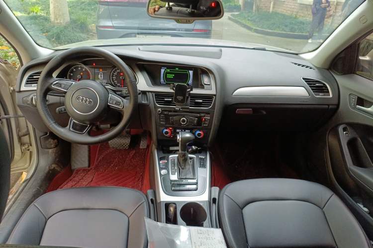 Used Audi A4L 2016 35 TFSI Collector's Edition Automatic Standard Model Center Console