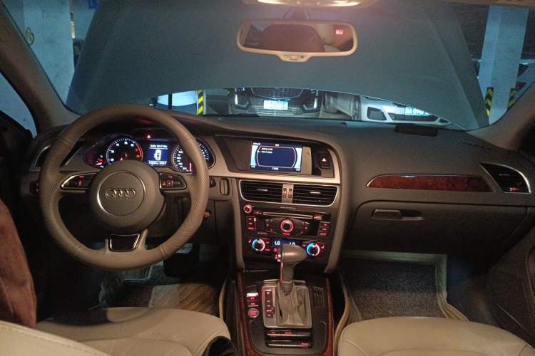Used Audi A4L 2016 35 TFSI Collector's Edition Automatic Standard Model Center Console