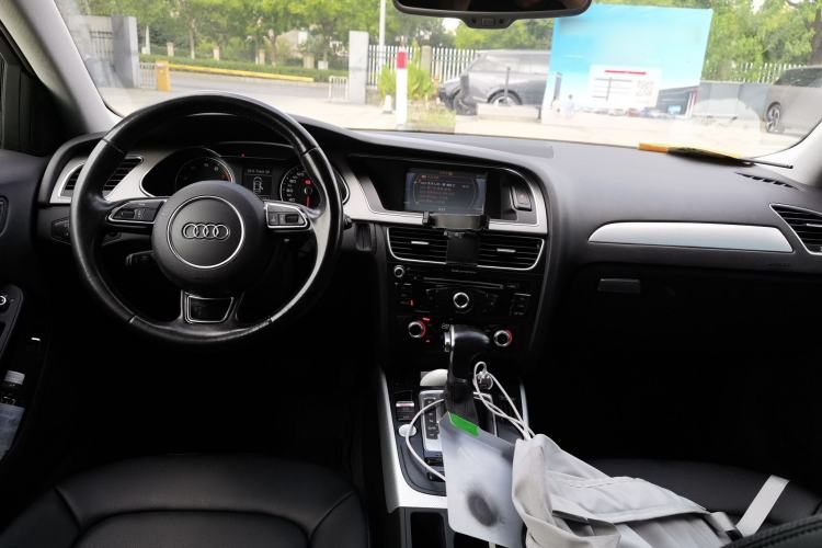 Used Audi A4L 2016 35 TFSI Collector's Edition Automatic Standard Model Center Console
