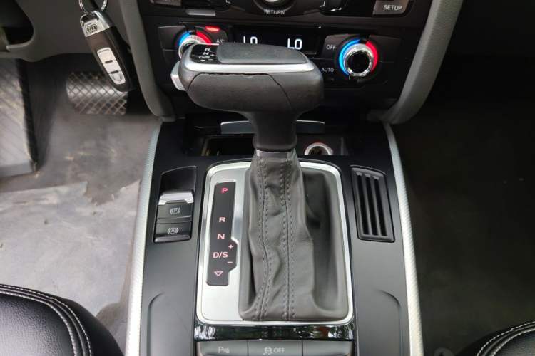 Used Audi A4L 2016 35 TFSI Collection Edition S line Comfort Model Gear Lever