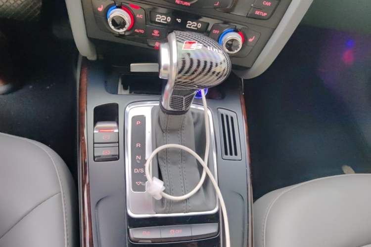 Used Audi A4L 2016 35 TFSI Automatic Comfort Model Gear Lever