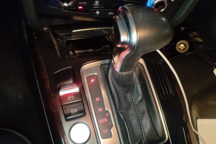 Used Audi A4L 2016 35 TFSI Collector's Edition Automatic Standard Model Gear Lever