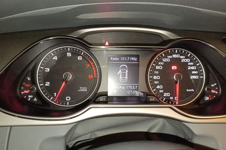 Used Audi A4L 2016 35 TFSI Collector's Edition Automatic Standard Model Instrument Cluster