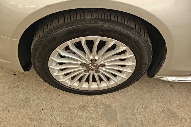 Used Audi A4L 2016 35 TFSI Collection Edition S line Comfort Model Left Front Wheel Hub