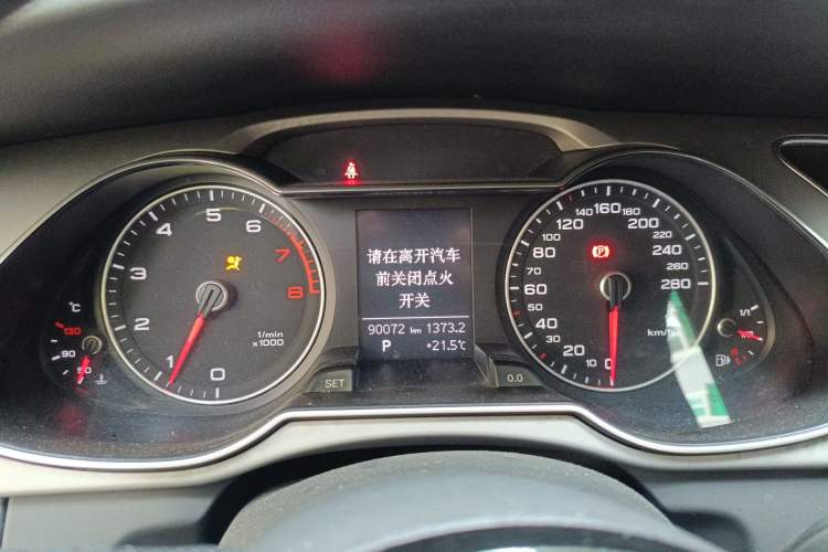 Used Audi A4L 2016 35 TFSI Collector's Edition Automatic Standard Model Odometer Close Up