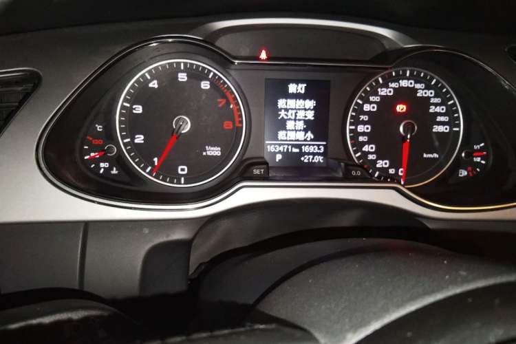 Used Audi A4L 2016 35 TFSI Collector's Edition Automatic Standard Model Odometer Close Up