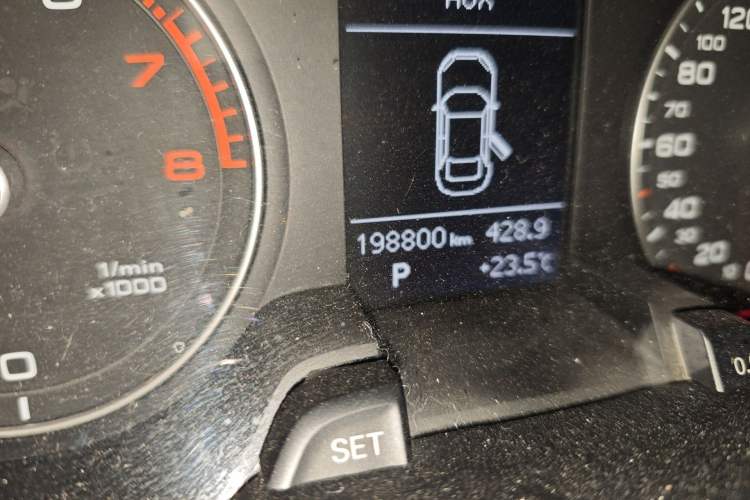 Used Audi A4L 2016 35 TFSI Automatic Comfort Model Odometer Close Up