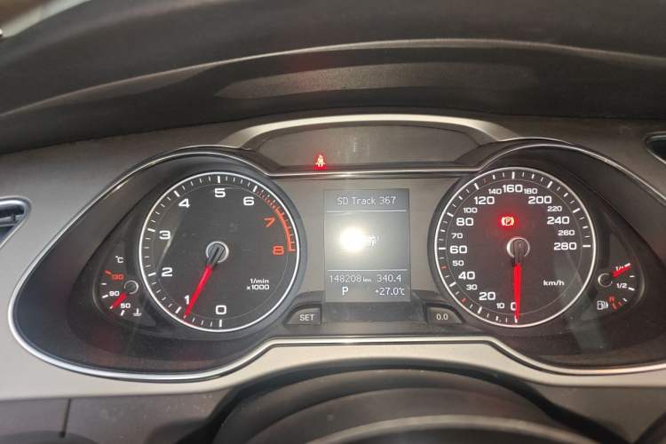 Used Audi A4L 2016 35 TFSI Collection Edition S line Comfort Model Odometer Close Up