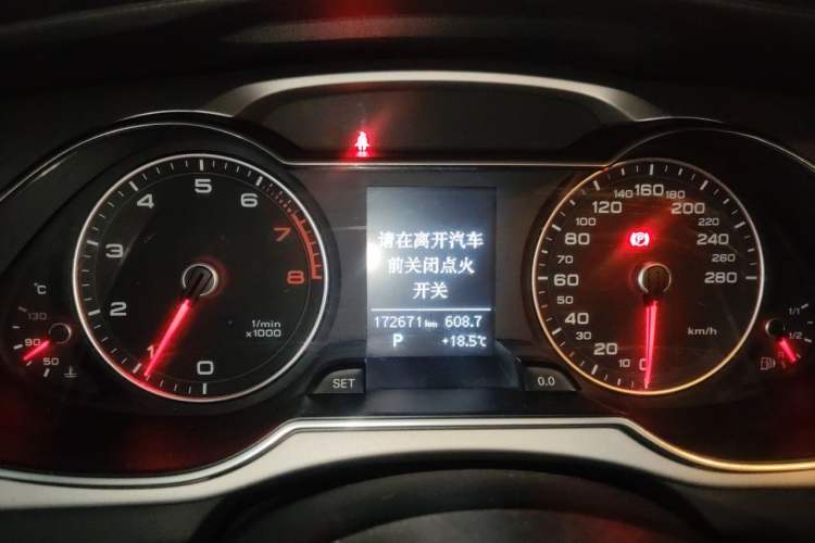 Used Audi A4L 2016 35 TFSI Collector's Edition Automatic Standard Model Odometer Close Up