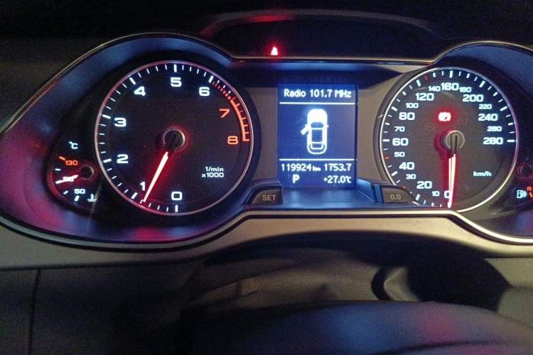 Used Audi A4L 2016 35 TFSI Collector's Edition Automatic Standard Model Odometer Close Up