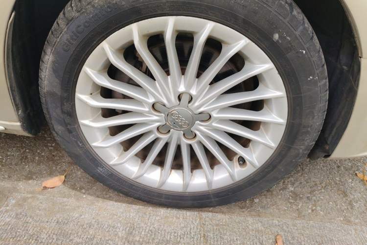 Used Audi A4L 2016 35 TFSI Collection Edition S line Comfort Model Right Front Wheel Hub