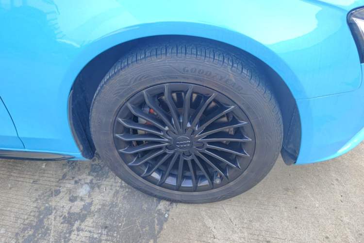 Used Audi A4L 2016 35 TFSI Automatic Comfort Model Right Front Wheel Hub