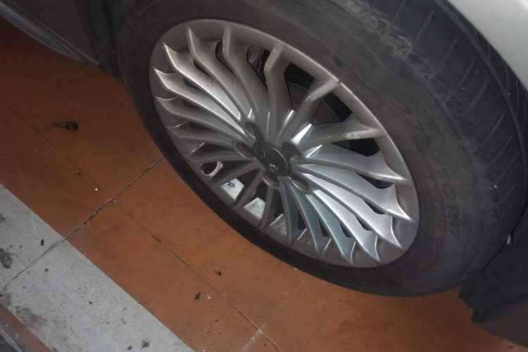 Used Audi A4L 2016 35 TFSI Collection Edition S line Comfort Model Right Front Wheel Hub