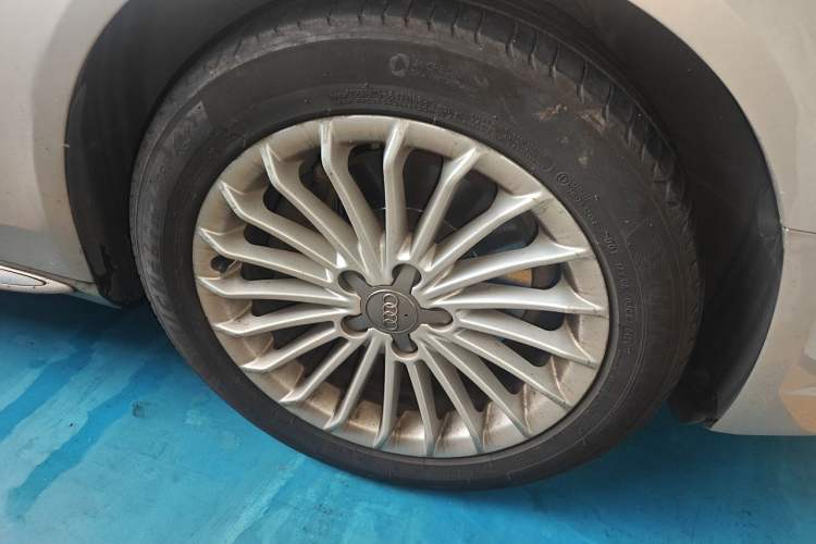 Used Audi A4L 2016 35 TFSI Collection Edition S line Comfort Model Right Front Wheel Hub