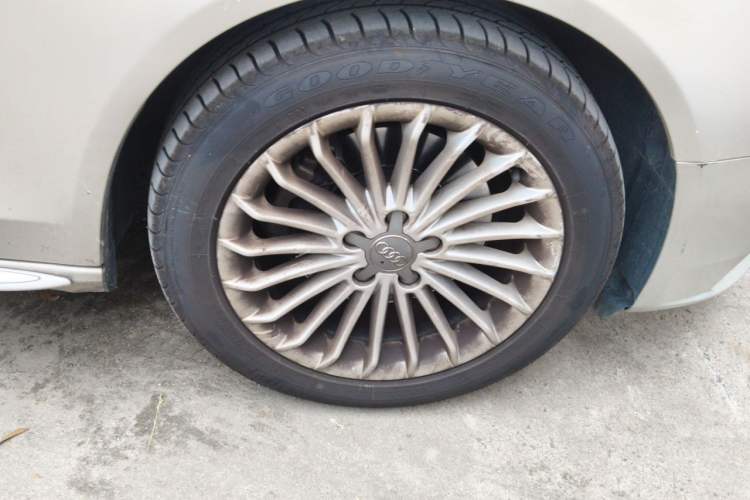Used Audi A4L 2016 35 TFSI Collector's Edition Automatic Standard Model Right Front Wheel Hub