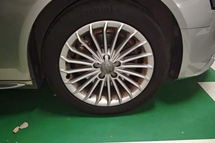 Used Audi A4L 2016 35 TFSI Collection Edition S line Comfort Model Right Front Wheel Hub
