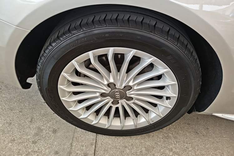 Used Audi A4L 2016 35 TFSI Collection Edition S line Comfort Model Right Rear Wheel Hub