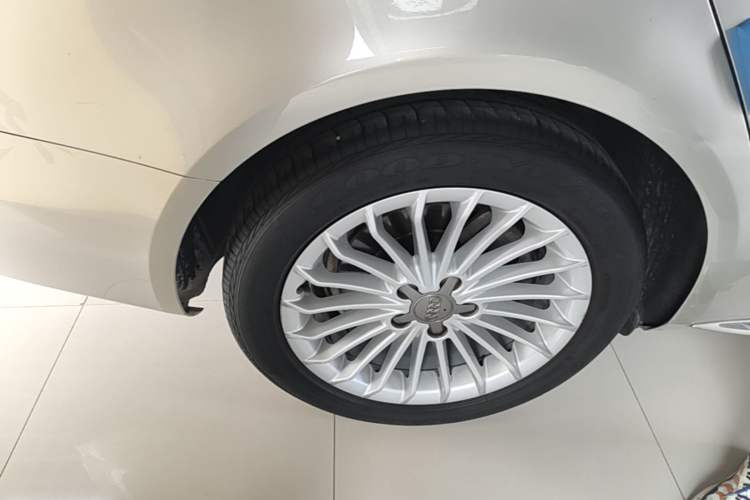 Used Audi A4L 2016 35 TFSI Collector's Edition Automatic Standard Model Right Rear Wheel Hub
