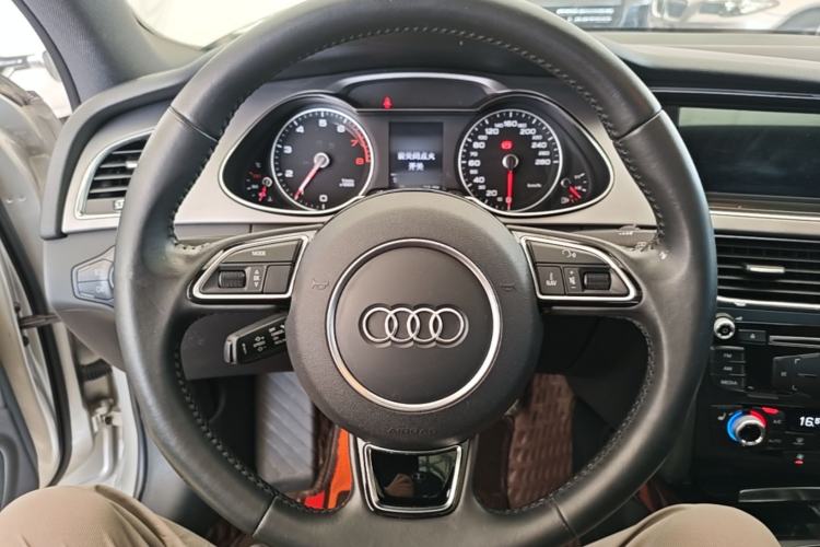 Used Audi A4L 2016 35 TFSI Collection Edition S line Comfort Model Steering Wheel