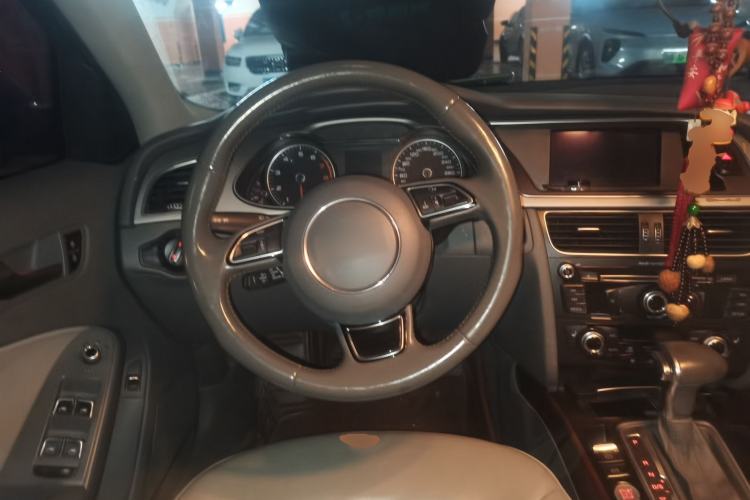 Used Audi A4L 2016 35 TFSI Collection Edition S line Comfort Model Steering Wheel