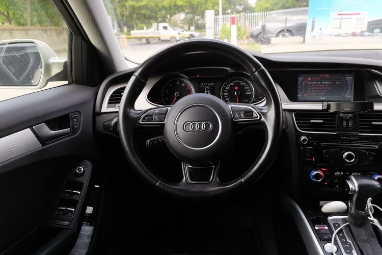 Used Audi A4L 2016 35 TFSI Collector's Edition Automatic Standard Model Steering Wheel