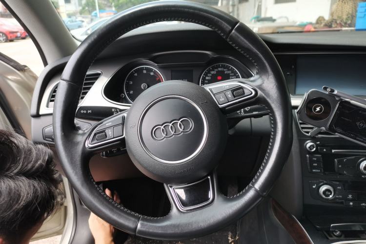 Used Audi A4L 2016 35 TFSI Collector's Edition Automatic Standard Model Steering Wheel