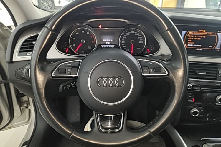 Used Audi A4L 2016 35 TFSI Collector's Edition Automatic Standard Model Steering Wheel