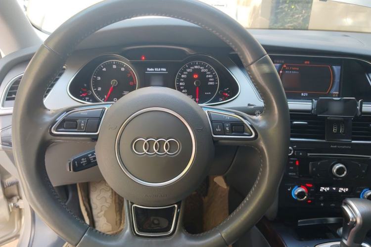 Used Audi A4L 2016 35 TFSI Collection Edition S line Comfort Model Steering Wheel