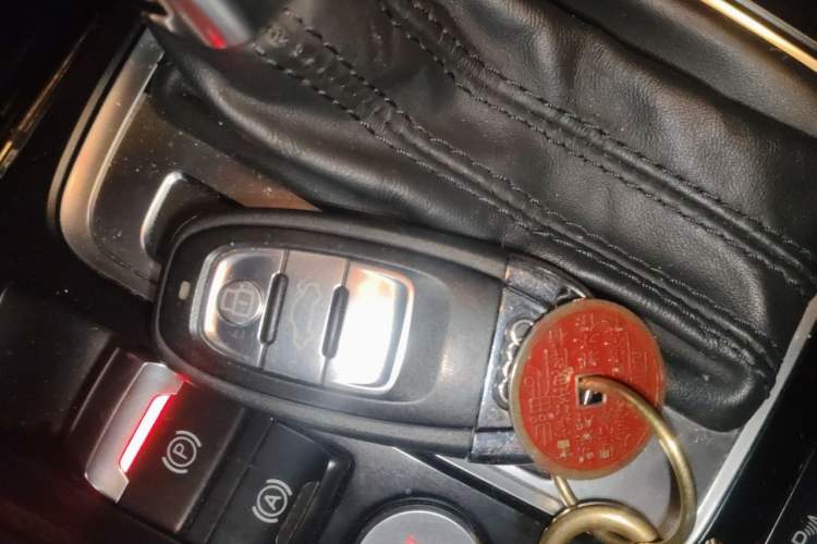 Used Audi A4L 2016 35 TFSI Collector's Edition Automatic Standard Model Vehicle Key