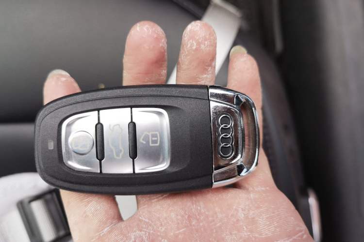 Used Audi A4L 2016 35 TFSI Collector's Edition Automatic Standard Model Vehicle Key