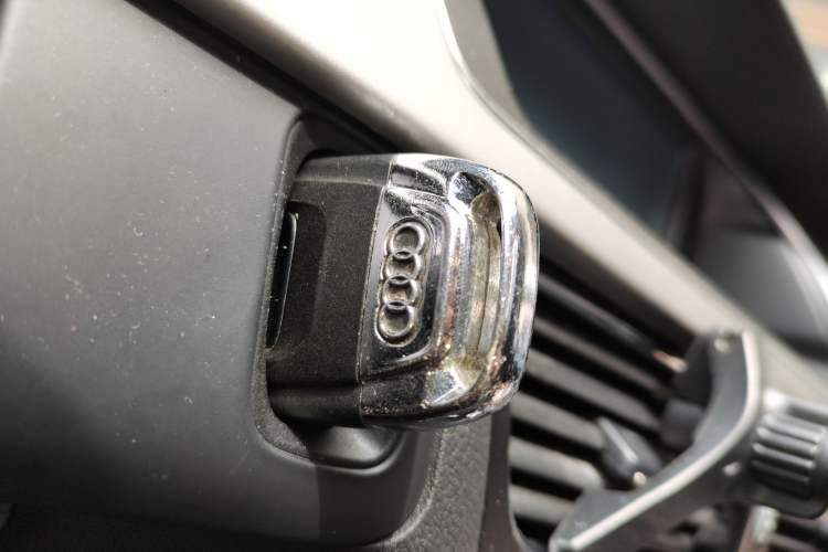 Used Audi A4L 2016 35 TFSI Collector's Edition Automatic Standard Model Vehicle Key