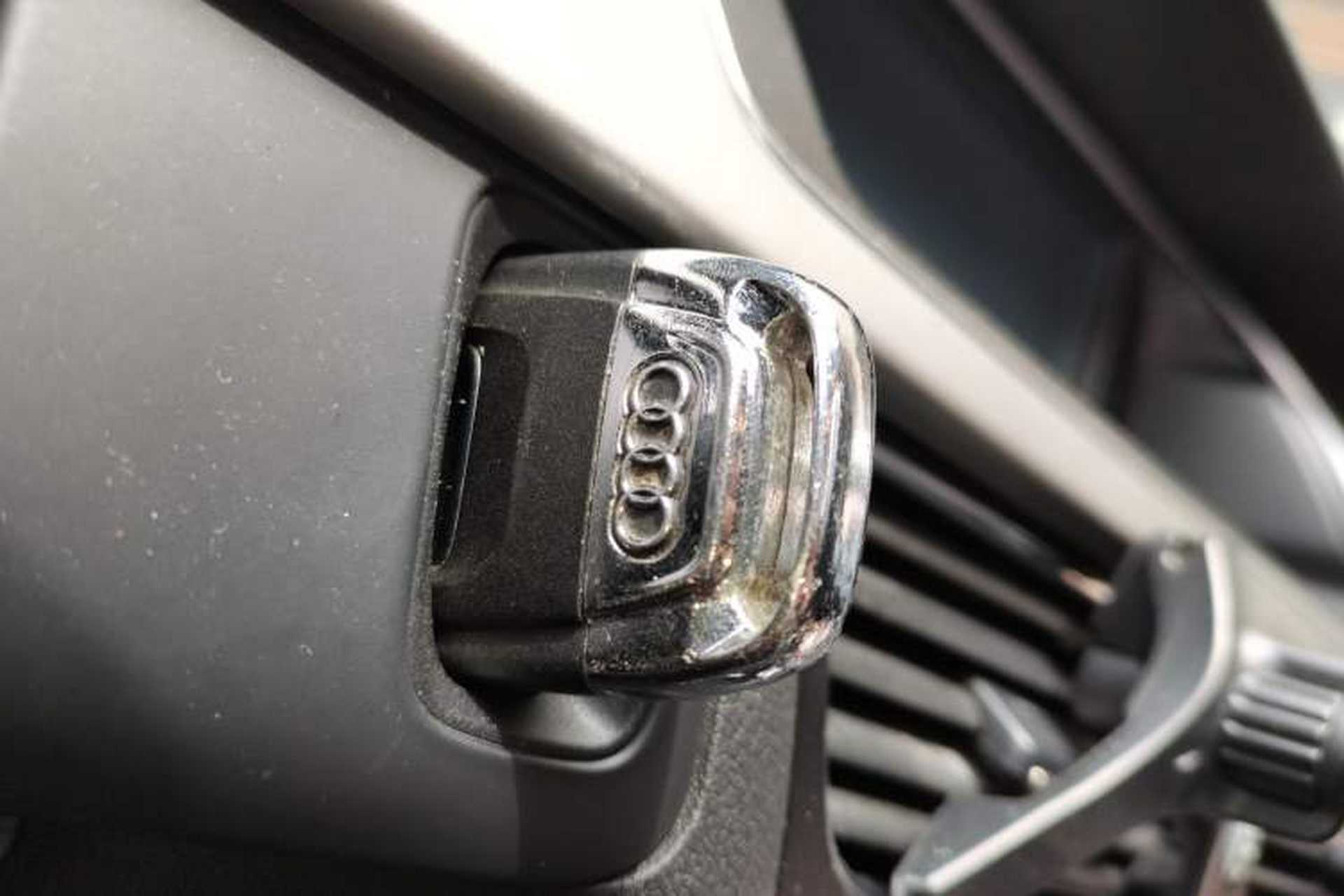 Used Audi A4L 2016 35 TFSI Collector's Edition Automatic Standard Model Vehicle Key
