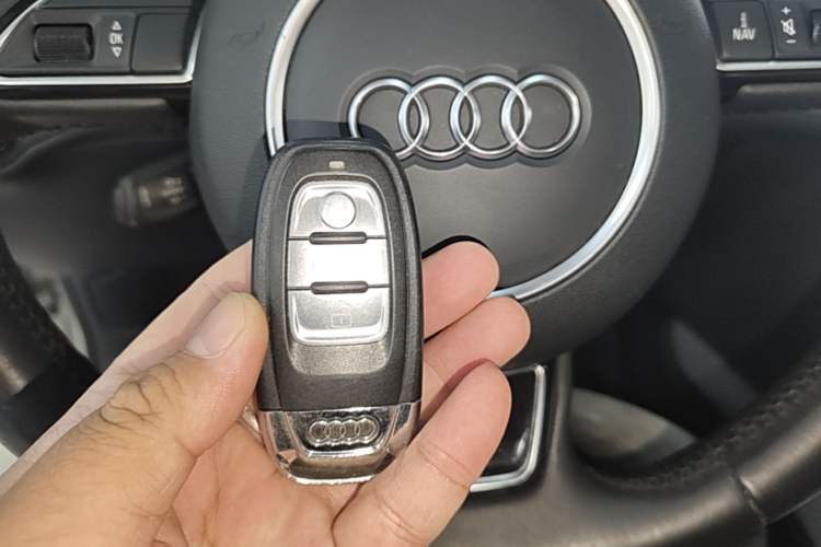 Used Audi A4L 2016 35 TFSI Collector's Edition Automatic Standard Model Vehicle Key