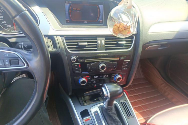 Used Audi A4L 2016 35 TFSI Collector's Edition Automatic Standard Model Audio And AC Panel
