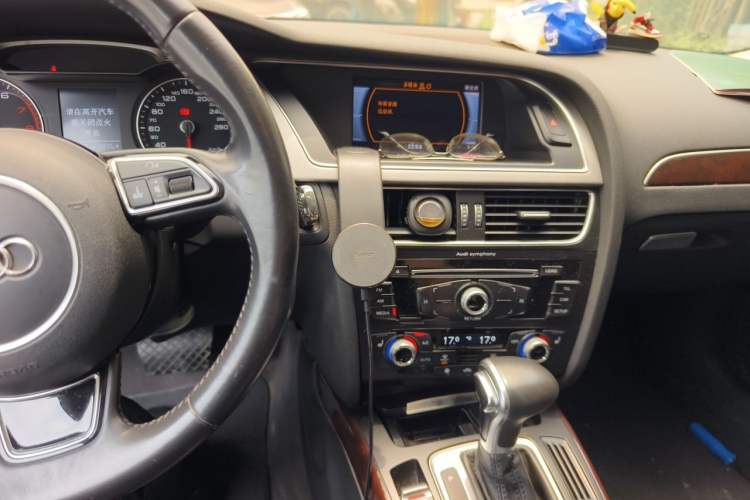 Used Audi A4L 2016 35 TFSI Automatic Comfort Model Audio And AC Panel