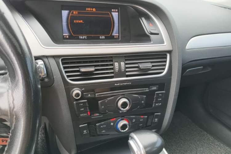 Used Audi A4L 2016 30 TFSI Collector's Edition Automatic Comfort Model Audio And AC Panel