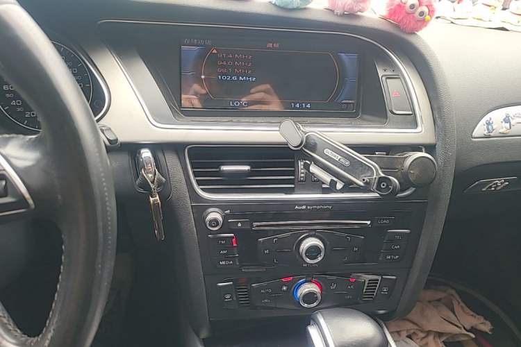 Used Audi A4L 2016 30 TFSI Collector's Edition Automatic Comfort Model Audio And AC Panel